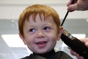 Cortar el cabello de tu hijo en casa sí es posible: 8 pasos para