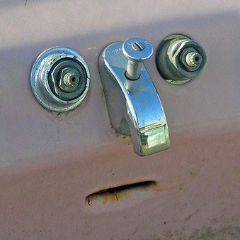 091209-pareidolia-faucet