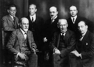 370px-Freud_and_other_psychoanalysts_1922